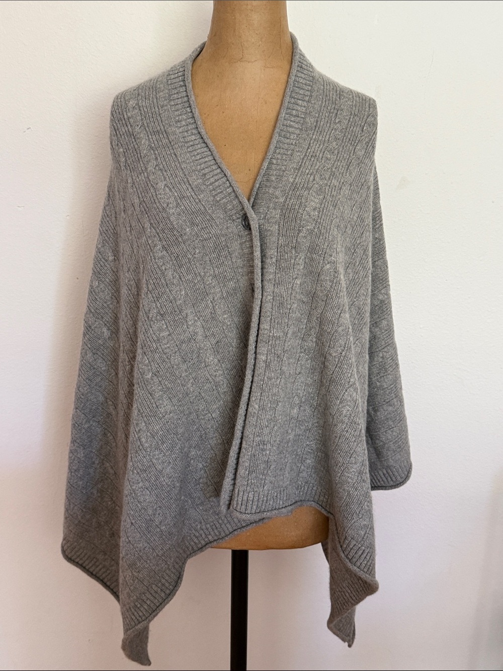 Vince OS Gray Cable-Knit Cashmere Poncho Sweater - Classic Layer great condition